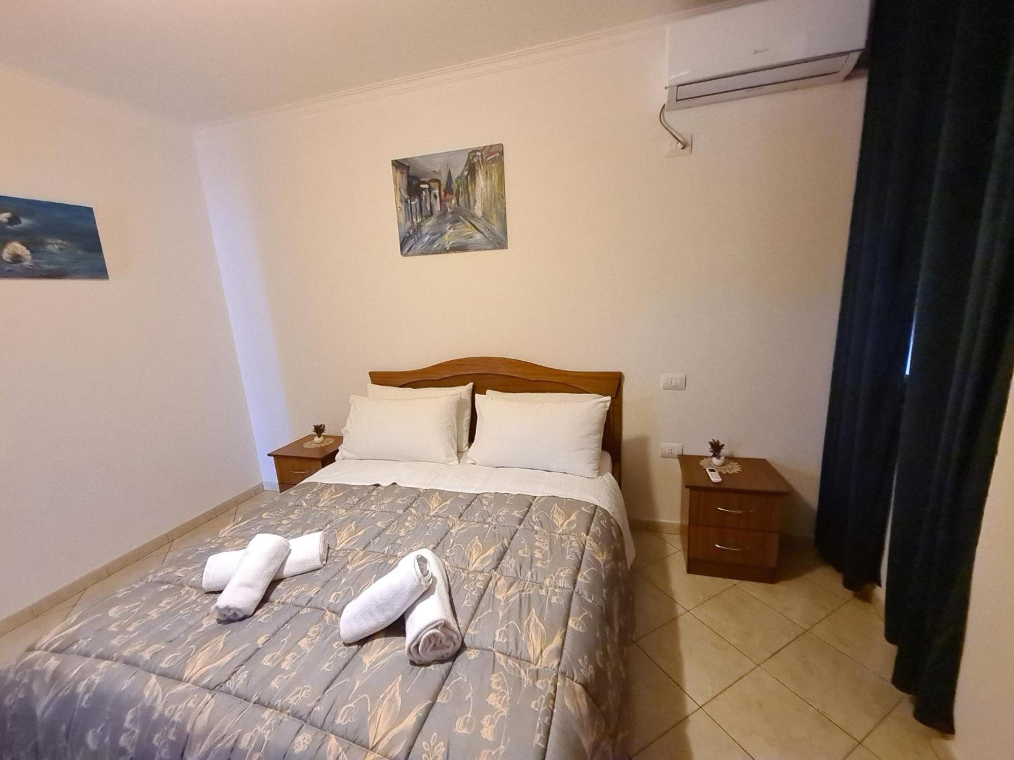 Erin Apartments Vlorë Esterno foto